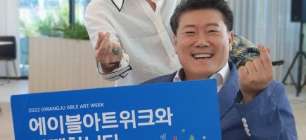 2022 에이블아트페어 전자광회장님(우)입니다